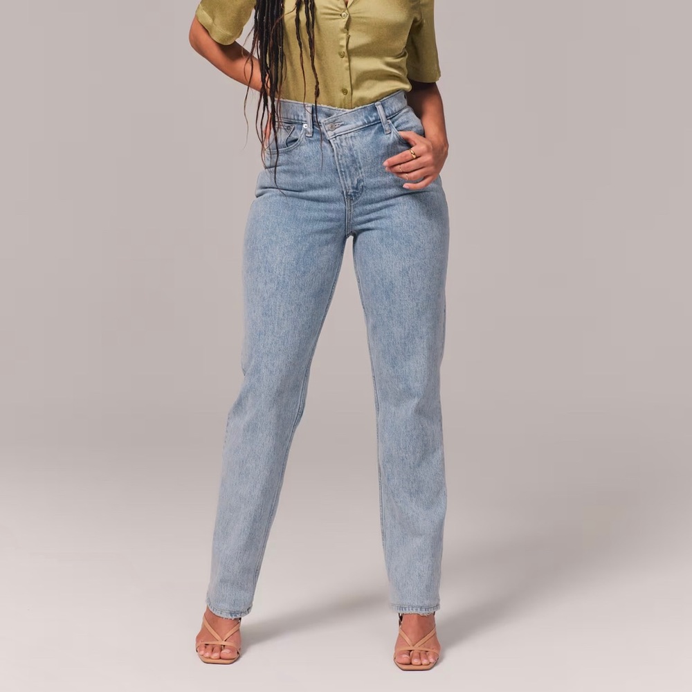 Curve Love Ultra High Rise 90s Straight Jean - Abercrombie